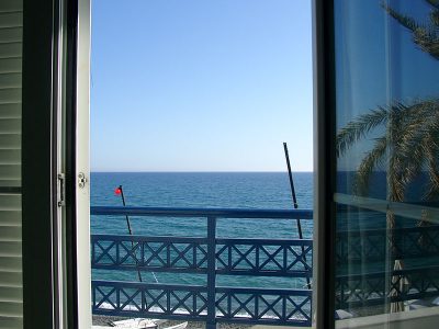 Blick aud dem Fenster des Paradise Hotels in Myrtos