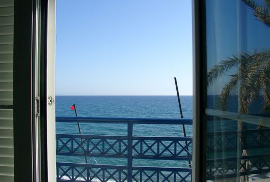 Blick aud dem Fenster des Paradise Hotels in Myrtos