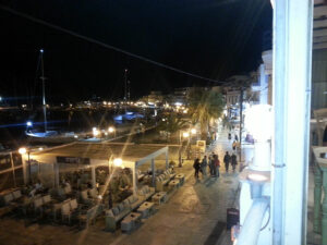 Naxos Stadt bei Nacht