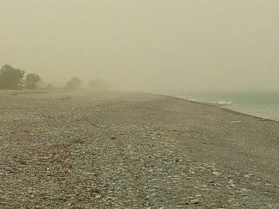 Schirokko am Strand von Pirgos Psilonerou
