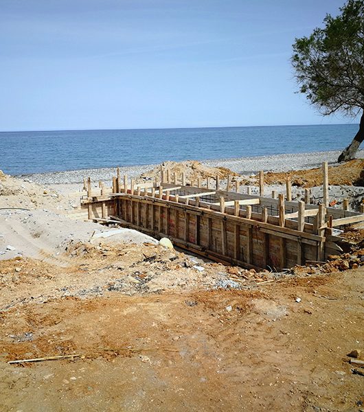 Aufräumarbeiten am Strand von Maleme