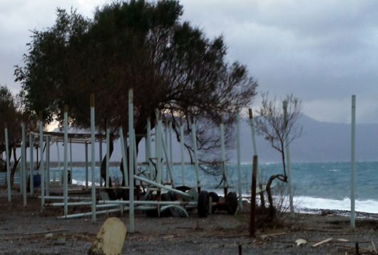 Unwetterschäden am Strand von Maleme
