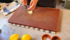Knoblauch für den Ziegenkäse