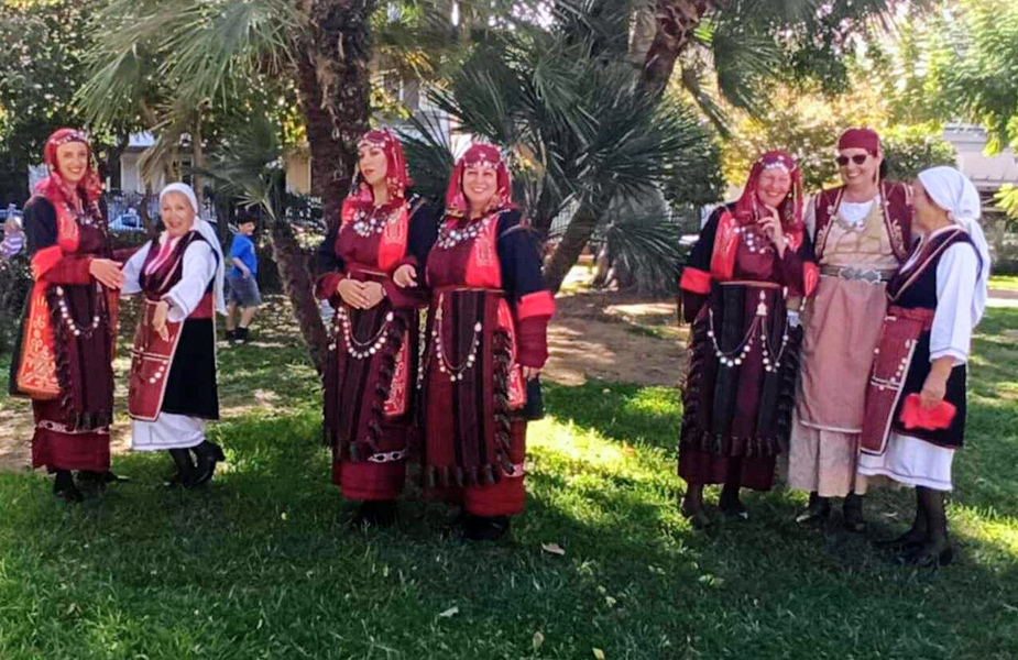 In Trachten aus Makedonie