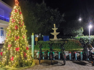Weihnachtsbaum in Tavronitis