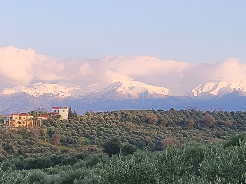 Blick auf die Ausläufer der Lefka Ori am Abend