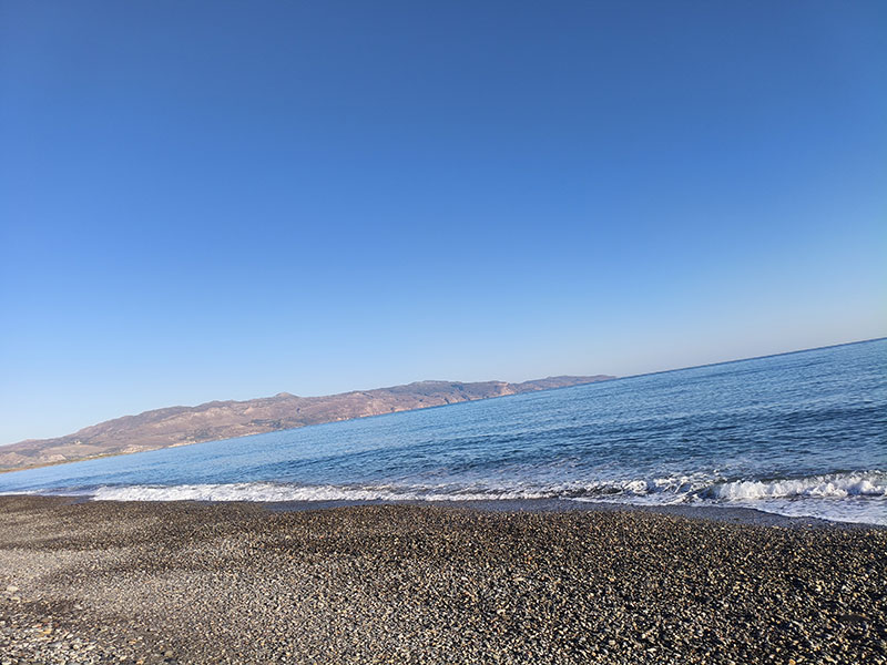 Am Strand von Pirgos Psilonerou